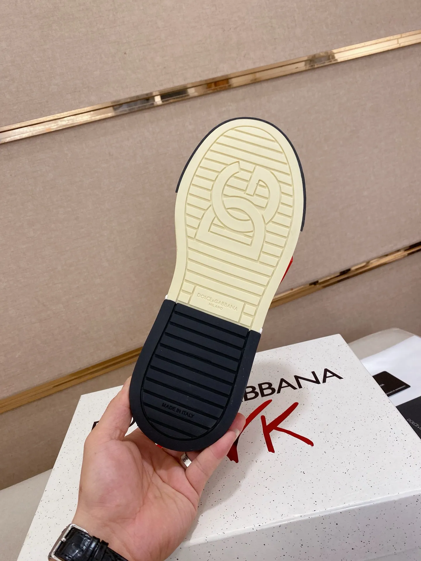 Men's shoes 💰: 660💰 (top quality) The latest sports style DG hot model recommendation, 👉 first launch of men's shoes 😻 I am really crazy about it, top design, impeccable comfort, absolute best-seller, imported cowhide upper, full cowhide lining🐂. Original replica, the latest cool outsole 💥👟Number of codes: 38-44 (45/custom-made, non-refundable)